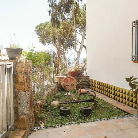2 Bedroom Amazing Apartment In Tossa De Mar Exterior photo